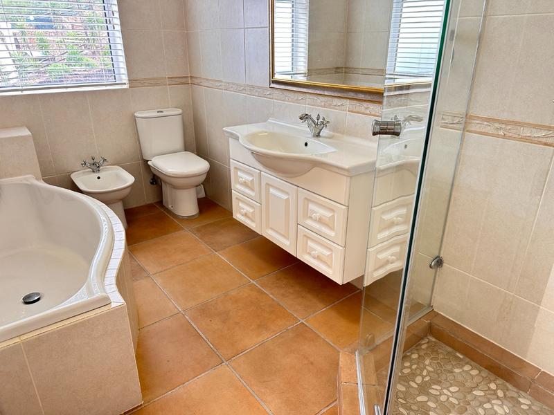 To Let 4 Bedroom Property for Rent in Fish Hoek Western Cape